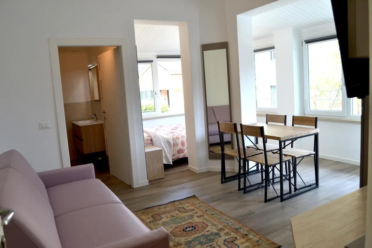 Apartman Iris Ar Holiday-Home Peschiera del Garda