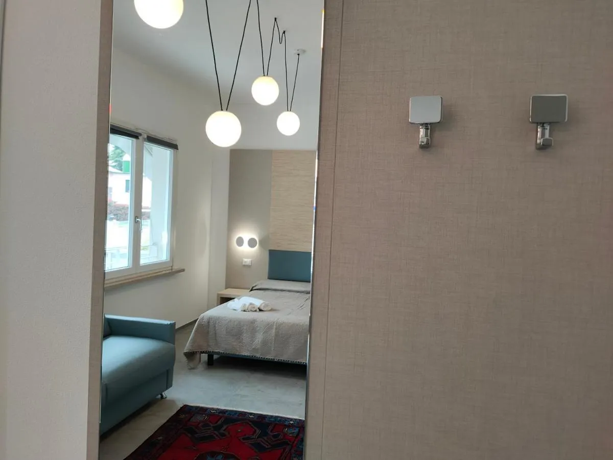 Iris Ar Holiday-Home Peschiera del Garda Włochy