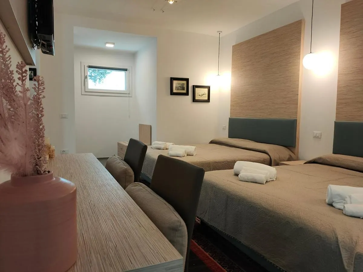 Iris Ar Holiday-Home Peschiera del Garda 0*,